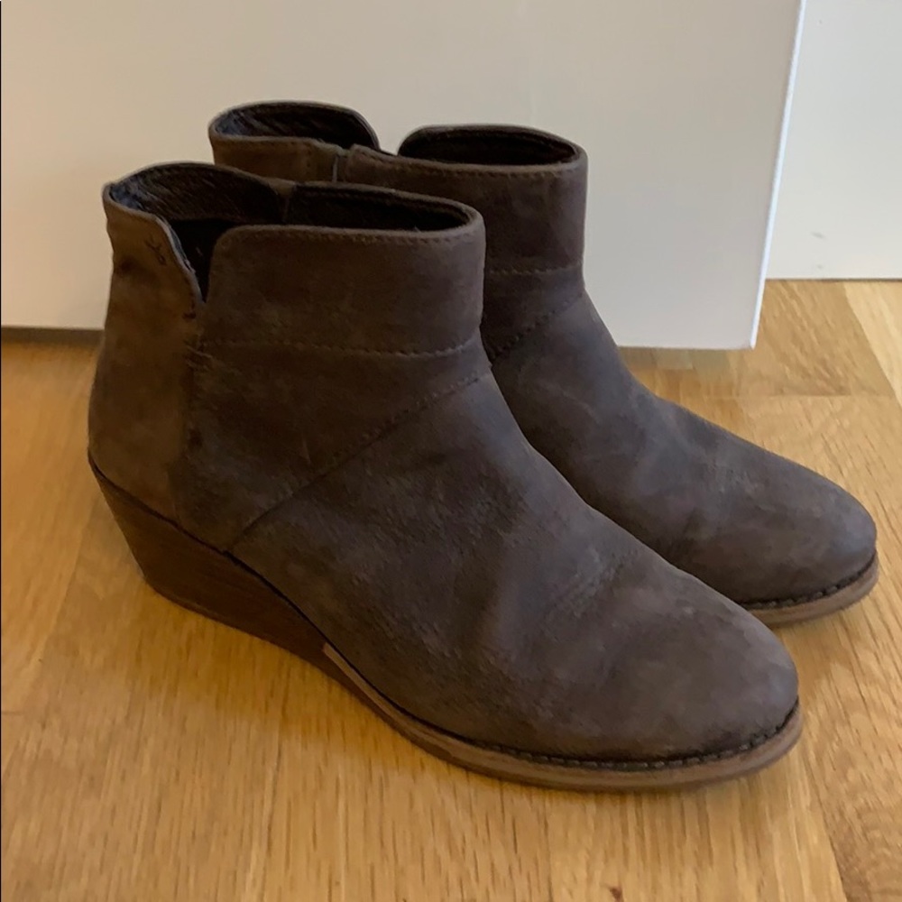 Emu wedge booties 6.5 suede